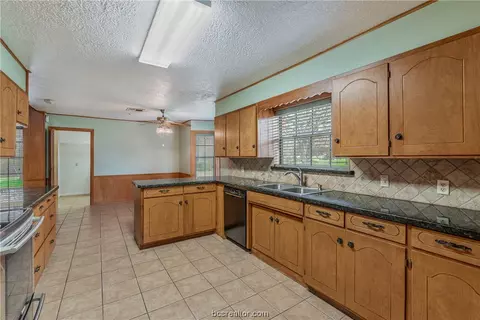 3109 Overcrest Dr, Bryan, TX 77808 photo 14