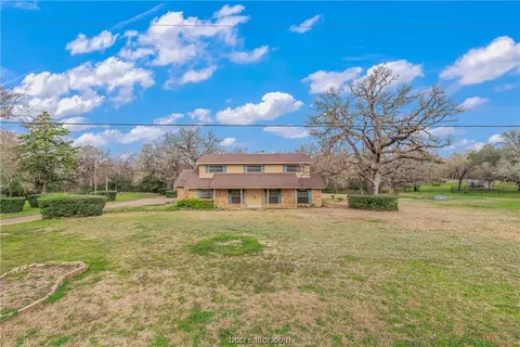 3109 Overcrest Dr, Bryan, TX 77808