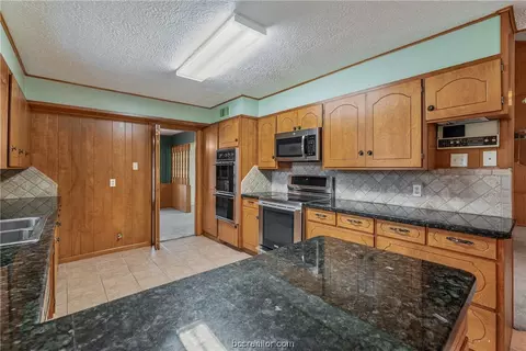 3109 Overcrest Dr, Bryan, TX 77808 photo 13