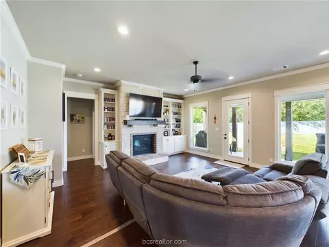 3055 Wolfpack Loop, Bryan, TX 77808 photo 5