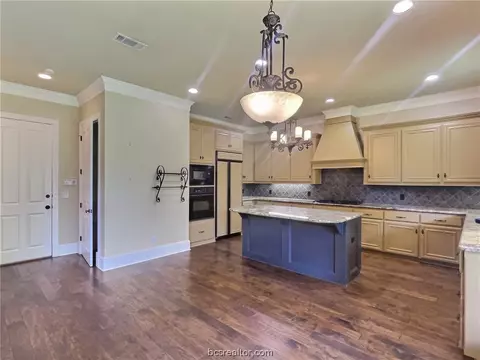 3224 Founders Drive 33, Bryan, TX 77807
