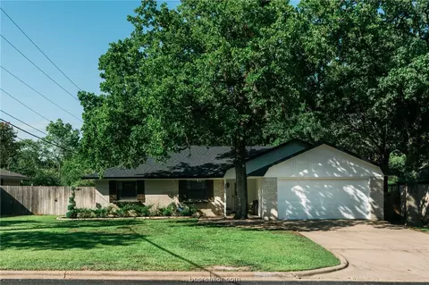 3028 Westwood Main Dr, Bryan, TX 77807