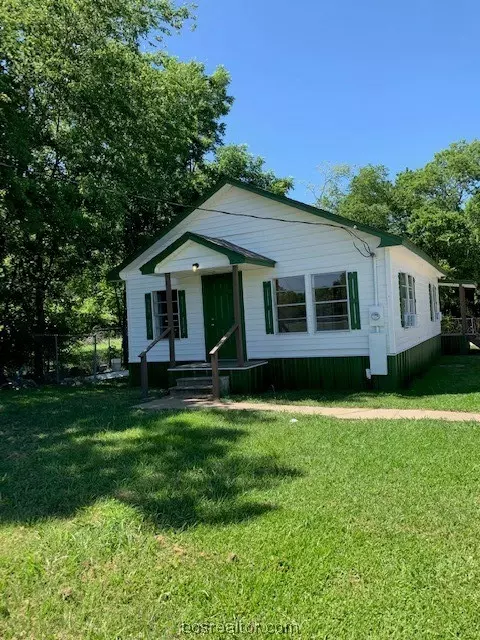 612 Heath St, Normangee, TX 77871