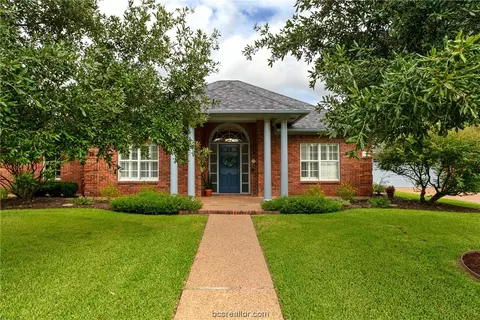 709 Dover Dr, College Station, TX 77845