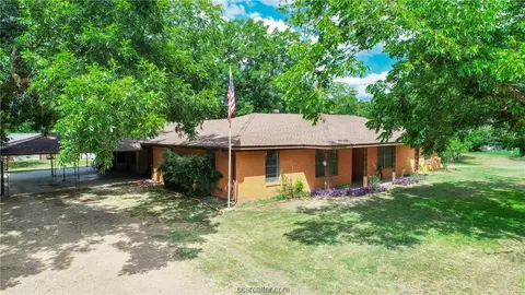1004 N Hull St, Caldwell, TX 77836