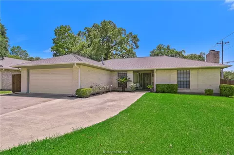 2800 Adrienne Dr, College Station, TX 77840