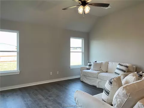 2832 Messenger Way, Bryan, TX 77803 photo 4