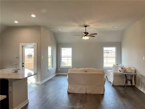 2832 Messenger Way, Bryan, TX 77803 photo 3