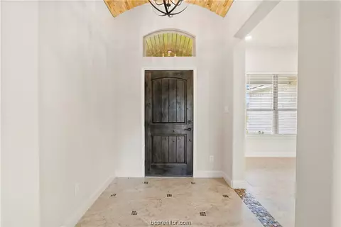 10391 Bourbon Ln, Bryan, TX 77808 photo 3