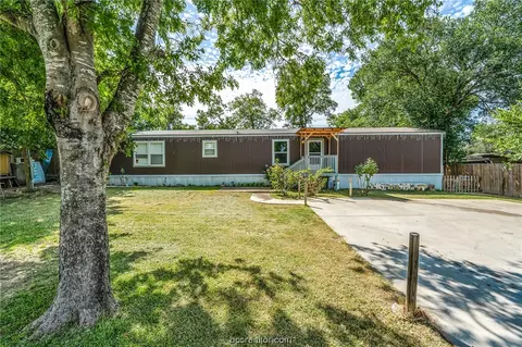 203 Kosarek St, Bryan, TX 77803