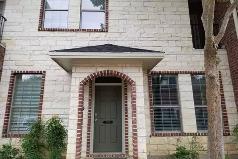 209 Forest Dr, College Station, TX 77840