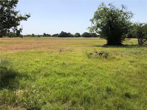 9424 Locke Rd, Bryan, TX 77808