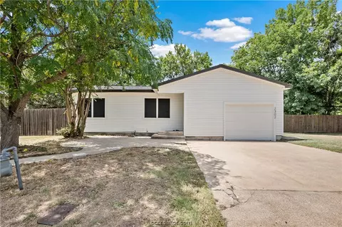 2302 Staunton Dr, Bryan, TX 77803