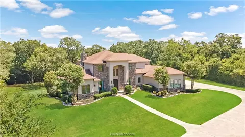 5276 Vintage Oaks Dr, College Station, TX 77845