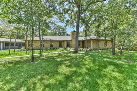 1004 Falcon, College Station, TX 77845