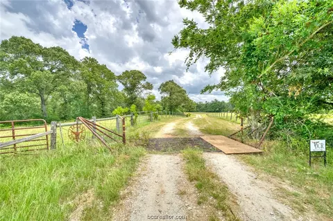 2695 Pr 1105 Rd, Midway, TX 75852