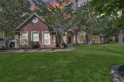 221 Hillside St, Navasota, TX 77868