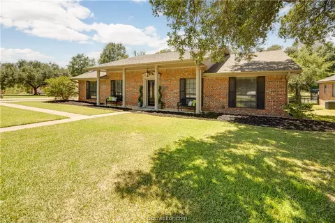 2605 Arbor Dr, Bryan, TX 77802