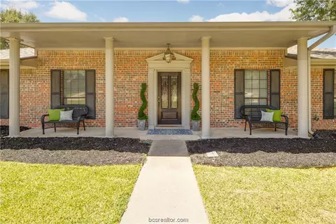 2605 Arbor Dr, Bryan, TX 77802 photo 2