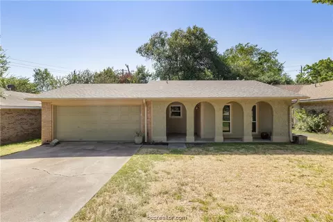 4005 Willow Oak St, Bryan, TX 77802