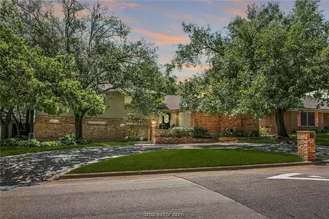 2008 Quail Hollow Dr, Bryan, TX 77802