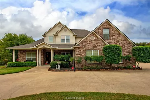 5898 Easterling Dr, Bryan, TX 77808
