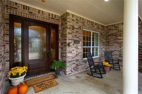 5898 Easterling Dr, Bryan, TX 77808 photo 3
