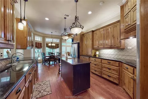 5898 Easterling Dr, Bryan, TX 77808 photo 7