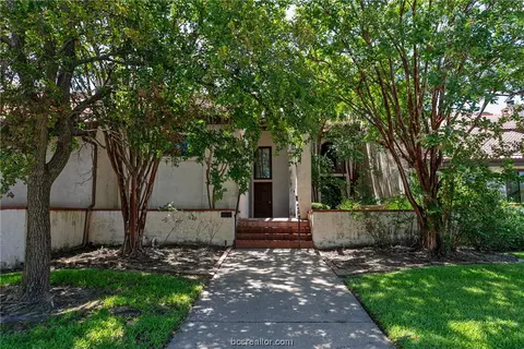 423 Chimney Hill Dr, College Station, TX 77840