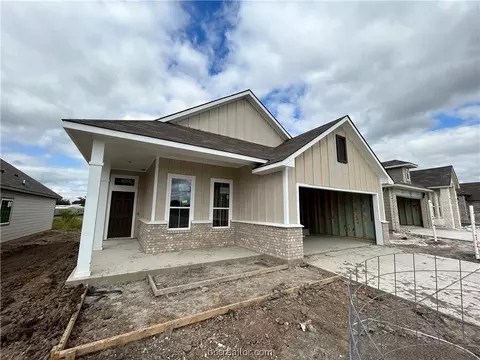 1344 Kingsgate Dr, Bryan, TX 77807