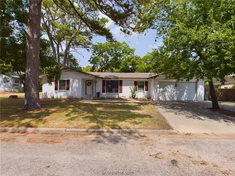 117 N Calvert St, Franklin, TX 77856