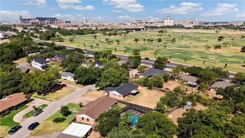 105 Redmond Dr, College Station, TX 77840