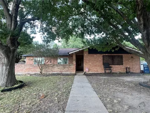 404 Hillside St, Navasota, TX 77868