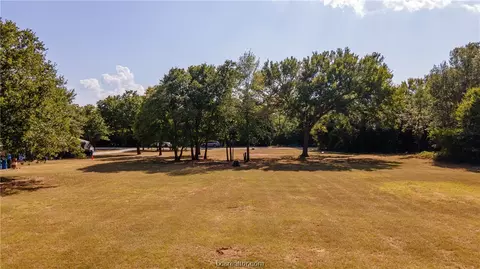 4024 Grapevine Dr, Bryan, TX 77807 photo 4