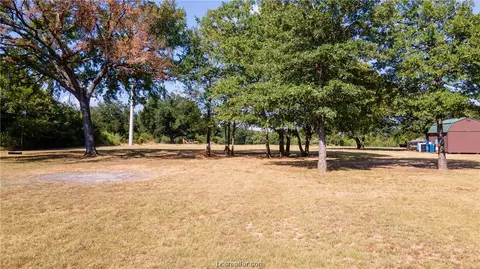 4024 Grapevine Dr, Bryan, TX 77807 photo 2