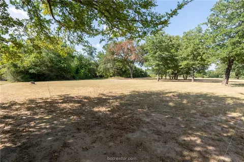 4024 Grapevine Dr, Bryan, TX 77807 photo 5