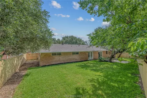 2402 Burton Dr, Bryan, TX 77802 photo 21