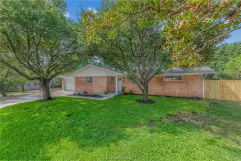 2402 Burton Dr, Bryan, TX 77802