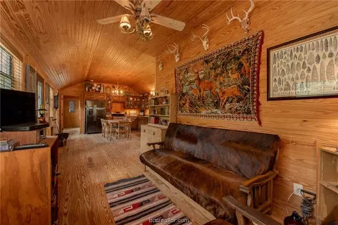 1926 Pecan Cv, Caldwell, TX 77836