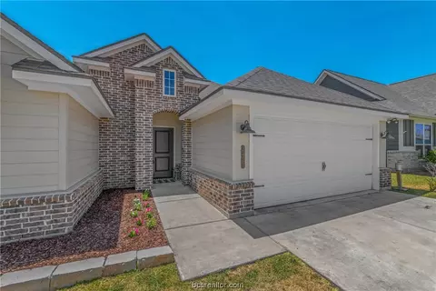 3421 Calmar Ct, Bryan, TX 77808