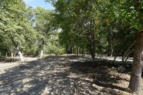 11691 Gordon Ln, Bryan, TX 77808