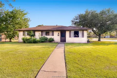 3800 Craig St, Bryan, TX 77802