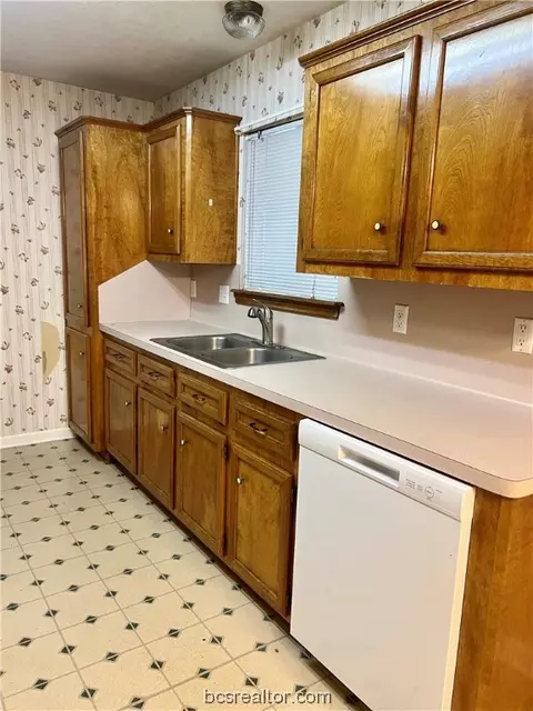 3511 Hillcrest, Bryan, TX 77802