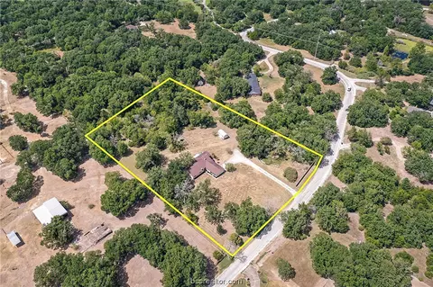 4975 Enchanted Oaks Dr, College Station, TX 77845
