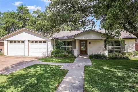 1104 Pershing Dr, College Station, TX 77840