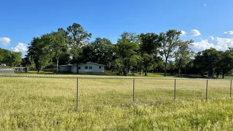 12052 Prairie Hill Dr, Hearne, TX 77859