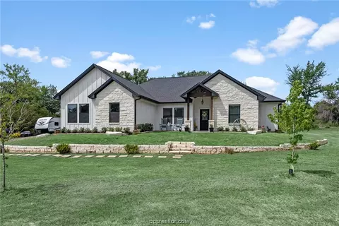 10884 Whispering Oaks, Hearne, TX 77859