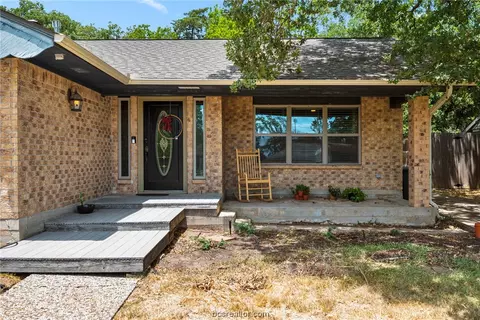2005 Quail Hollow Dr, Bryan, TX 77802
