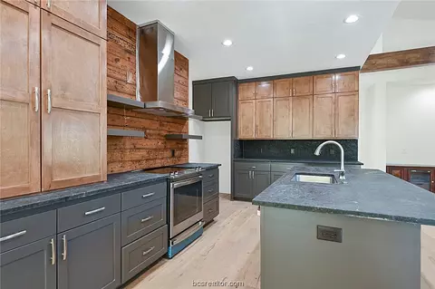 3910 Nagle St, Bryan, TX 77803 photo 10
