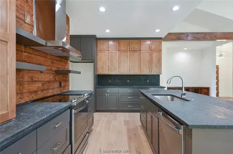 3910 Nagle St, Bryan, TX 77803 photo 11